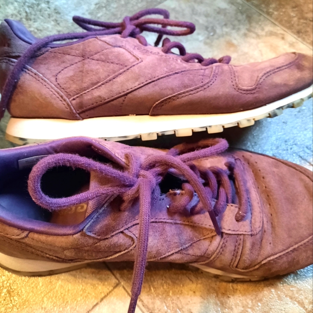 Vintage suede Reebok sneakers. Size 7.5